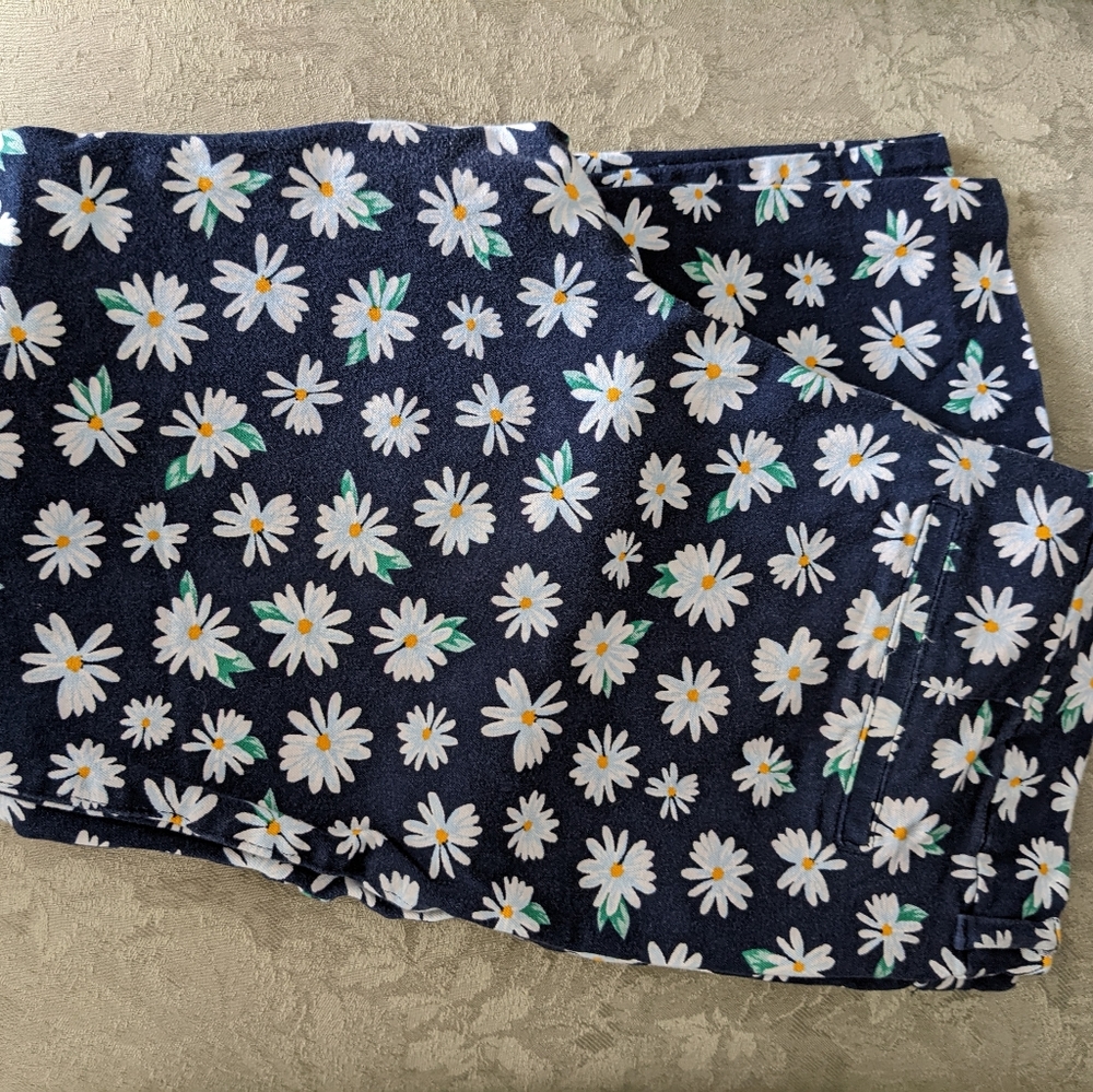 Old Navy Daisy Print Pixie Ankle Pants
